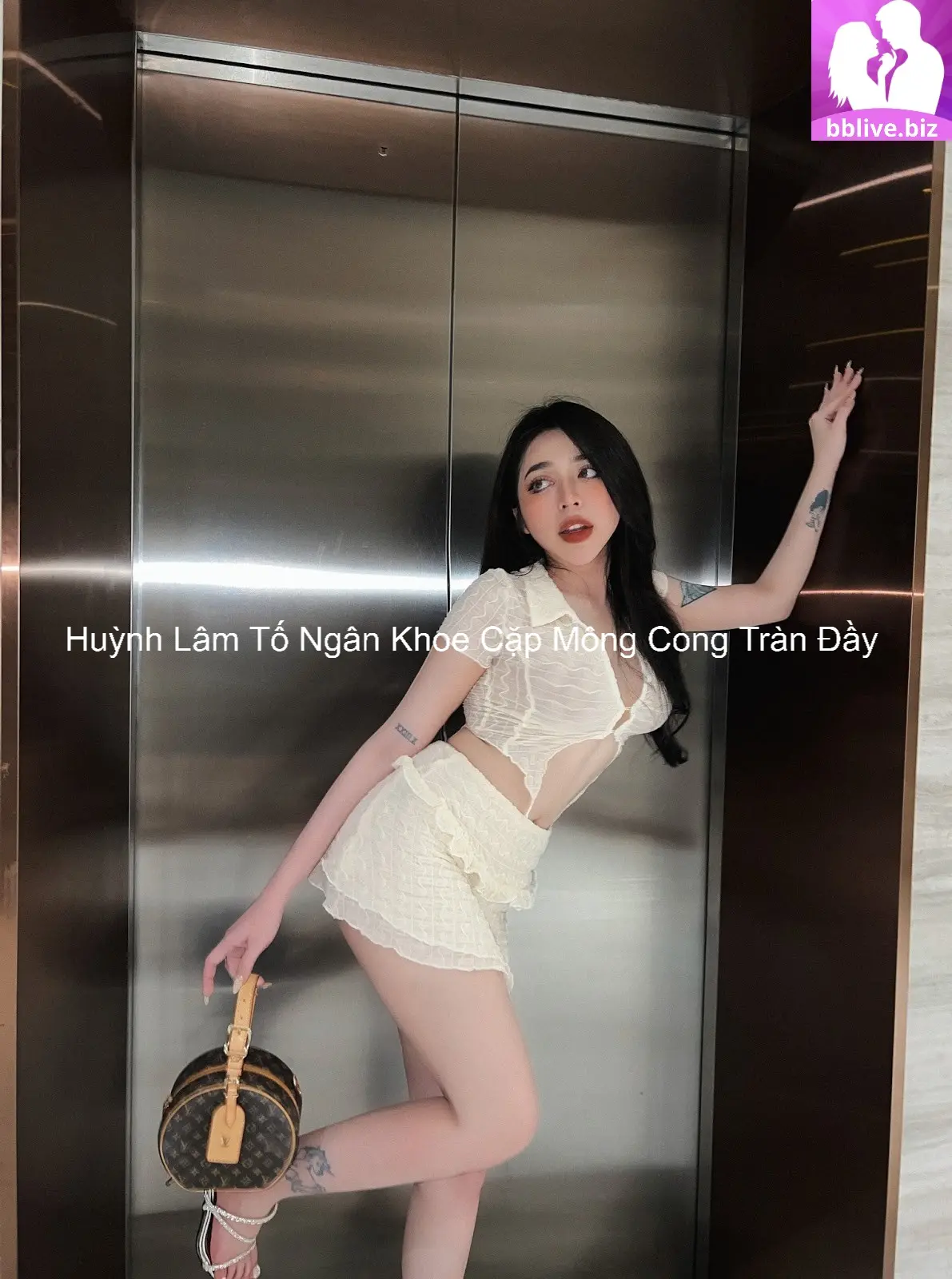 Huỳnh Lâm Tố Ngân Khoe Cặp Mông Cong Tràn Đầy 8